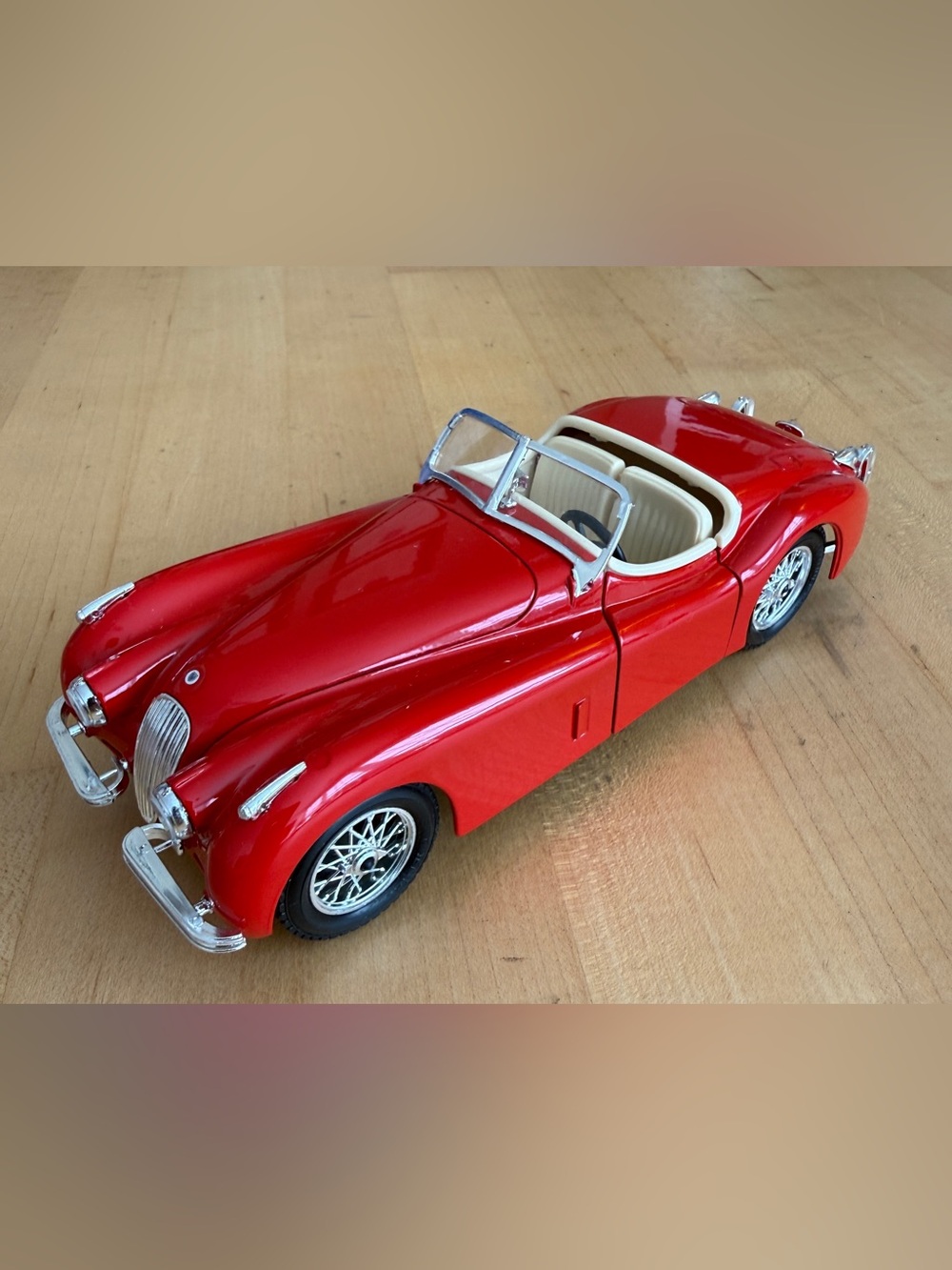 1948 JAGUAR XK 120 ROADSTER- BURAGO 1/24 SCALE model made in Italy-RED *MINT*